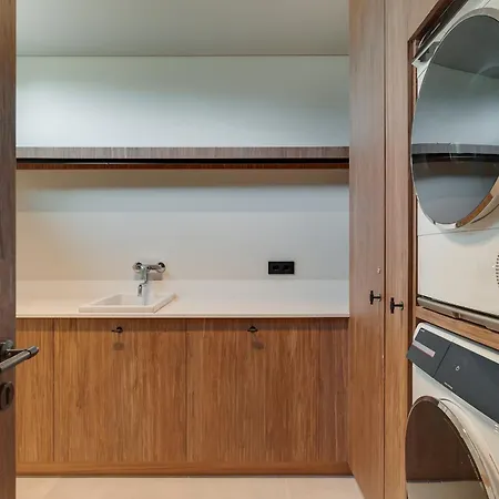 Mangoni - Brand New Luxury